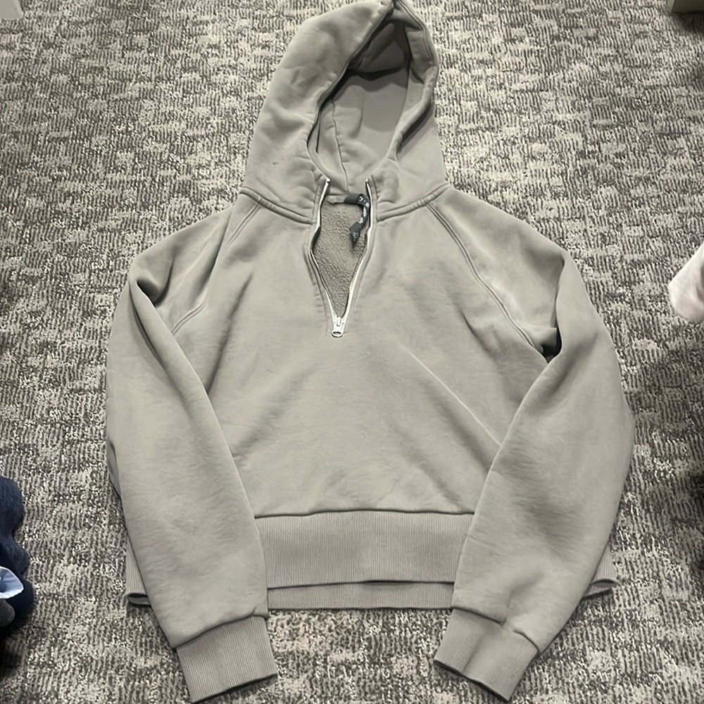 Vuori sweatshirt